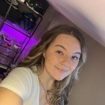 Baby-sitter in Whitby: Alexia