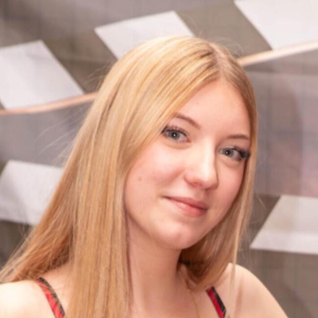 Babysitter in Saint-Denis-lès-Sens: Clara