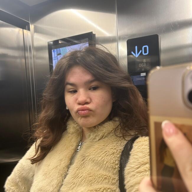 Babysitter in Lormont: Elisabeth