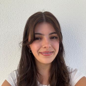 Babysitter in São João da Talha: Iara