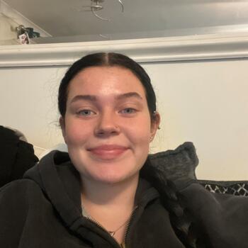 Babysitter in Bracknell: Samantha