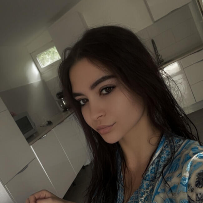 Babysitter in L'Haÿ-les-Roses: Emma