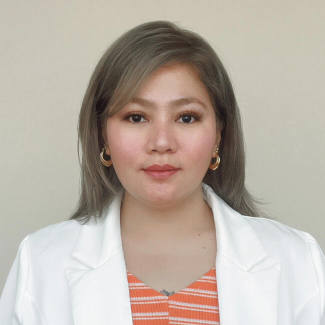 Babysitter in Dubai: Angie