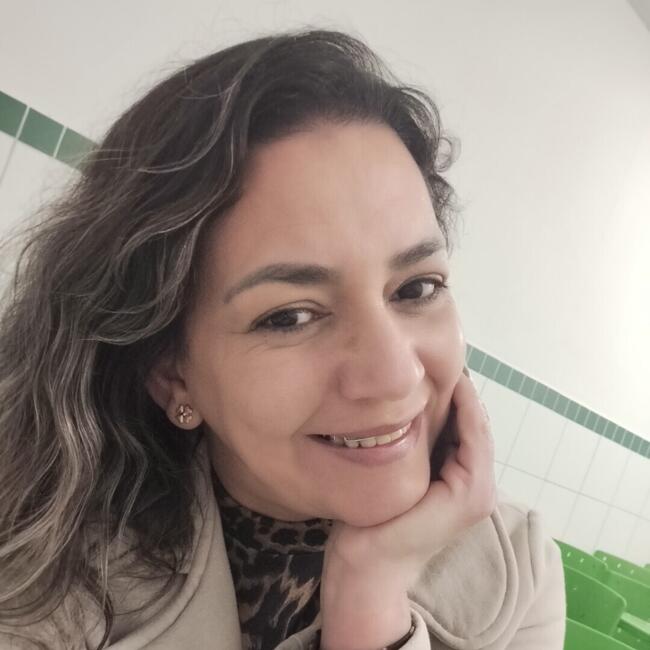 Babysitter in Araucária: Cristiana de Almeida leitão