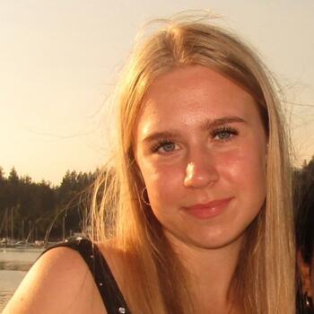 Baby-sitter in Surrey: Eva