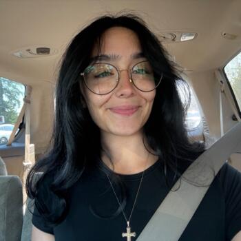 Babysitter in Muncie: Aurora