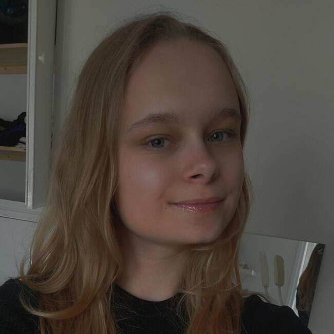 Babysitter in Guildford: Julia