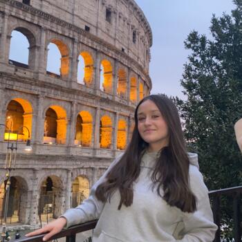 Babysitter in Murillo de Río Leza: Oihane