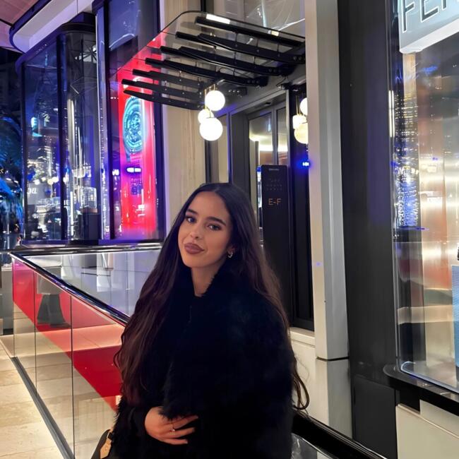 Babysitter in Antibes: Selma