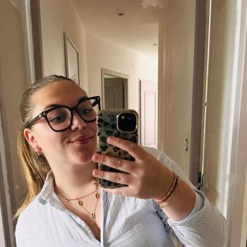 Babysitter in Les Cerqueux: Isis