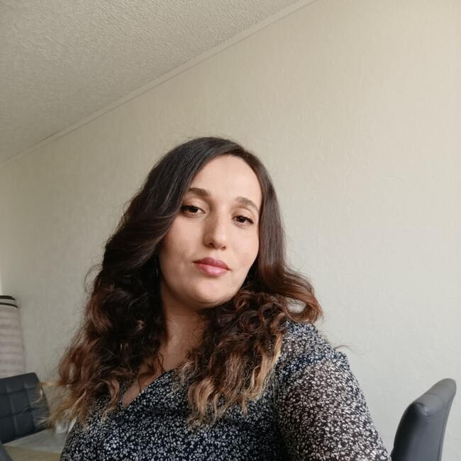 Nanny in Le Blanc-Mesnil: Yasmina