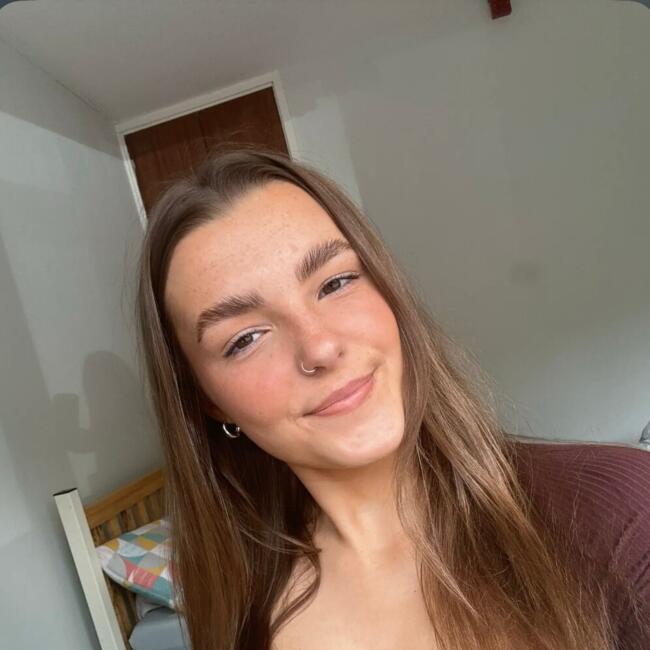 Babysitter in Cork: Leah