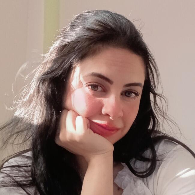 Babysitter in New Cairo: Mira