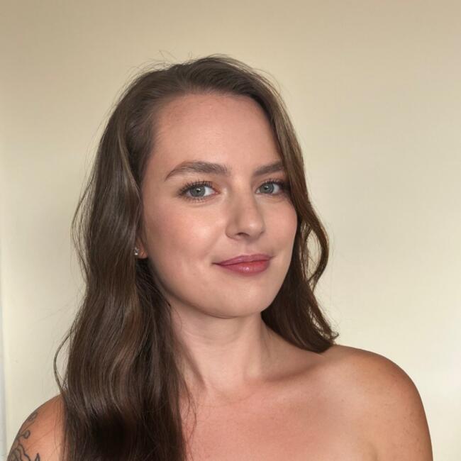 وظيفة جليسة أطفال في دبي: Ellen