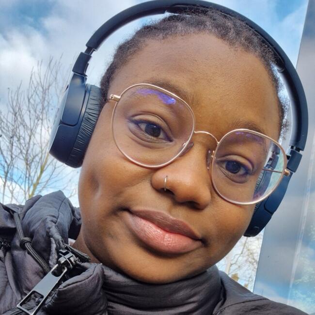 Babysitter in Beauvais: Awa