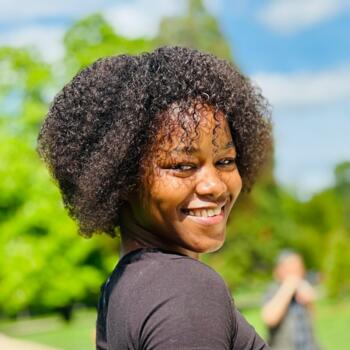 Babysitter in Paris: Louange Lumengo