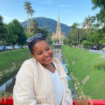 Babysitter Magé: Carolina