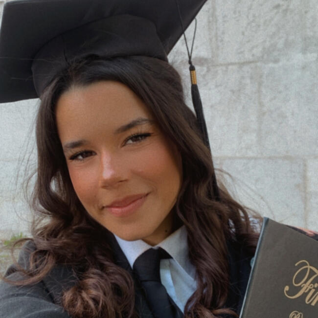 Babysitter em Famões: Elisa