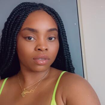 Baby-sitter in Milton: Chelsey