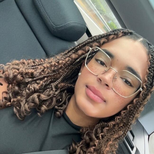 Babysitter in Seixal: Mabel