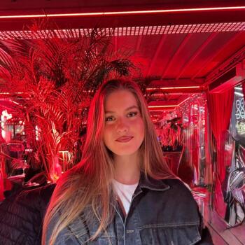 Babysitter in Bordeaux: Lili