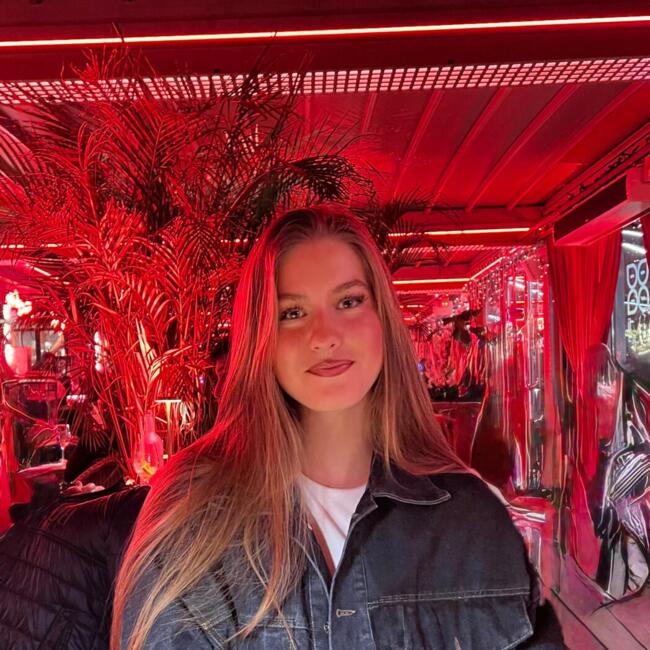 Babysitter in Bordeaux: Lili