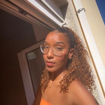 Babysitter em Porto: Laísa