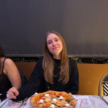 Babysitter in Mérignac: Lia