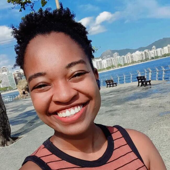 Babá em Niterói: Angela