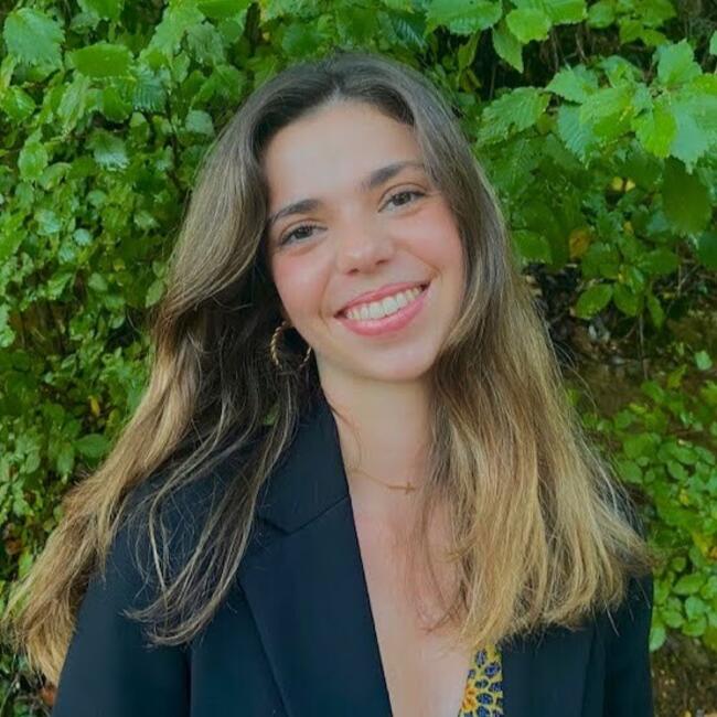 Babysitter in Saint-Alban-Leysse: Rose