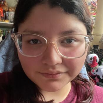 Babysitter in Central Islip: Glenda