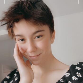 Baby-sitter in Surrey: Allison