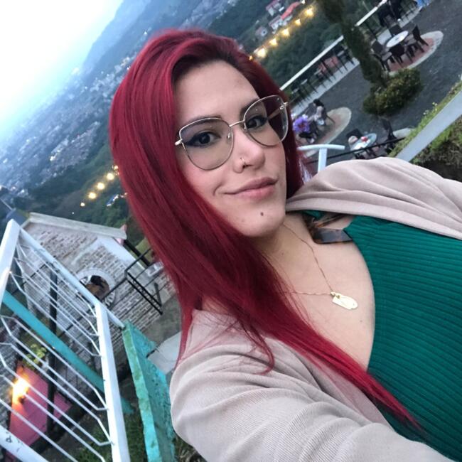 Trabajo para niñera en Dos Quebradas: Laura