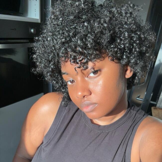 Babysitter in Saint-Denis: Nadine