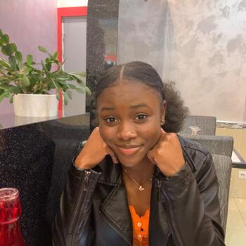 Baby-sitter in Pau: Aya