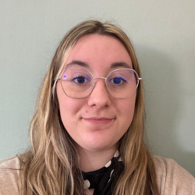 Babysitter in Clermont-Ferrand: Aimie