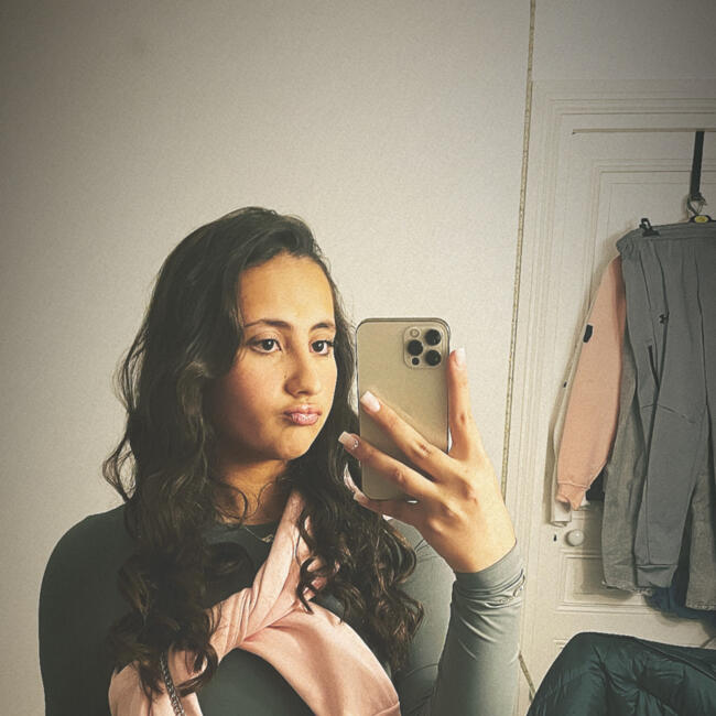 Baby-sitter in Colombes: Camilia