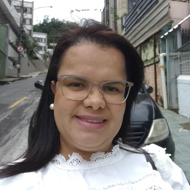 Babysitter in Juiz de Fora: Débora
