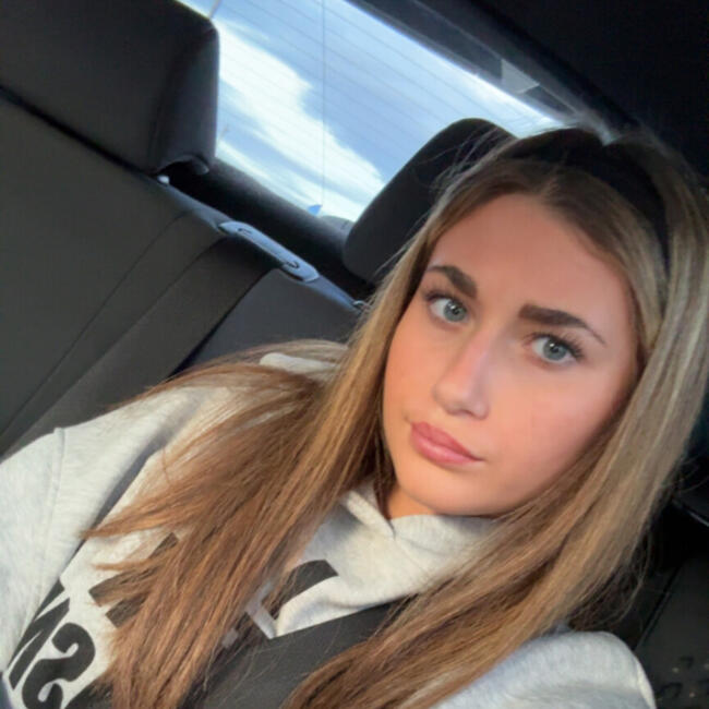 Babysitter in Villeurbanne: Nina