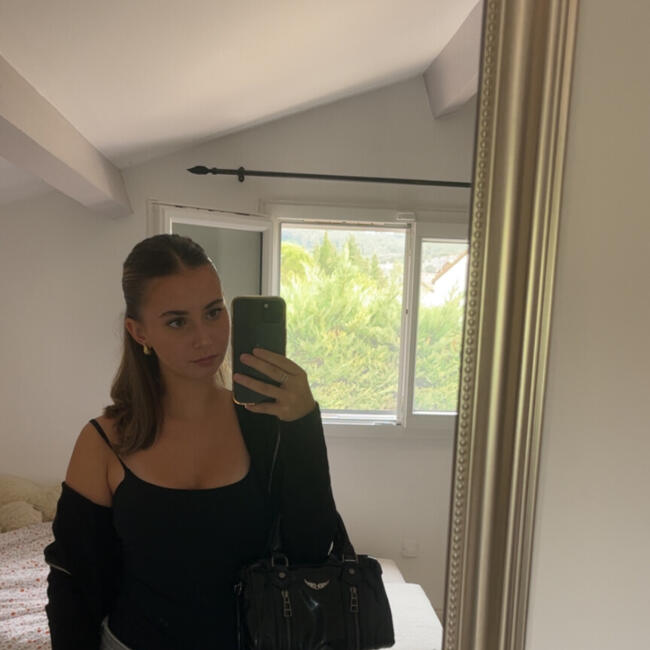 Babysitter in Saint-Martin-de-Valgalgues: Noemie