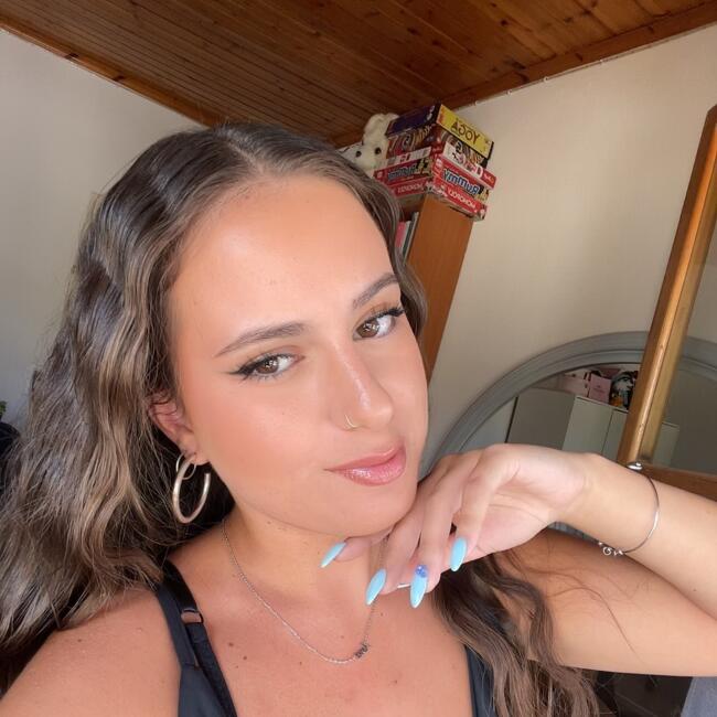 Babysitter στην περιοχή Βάρη: Αννα