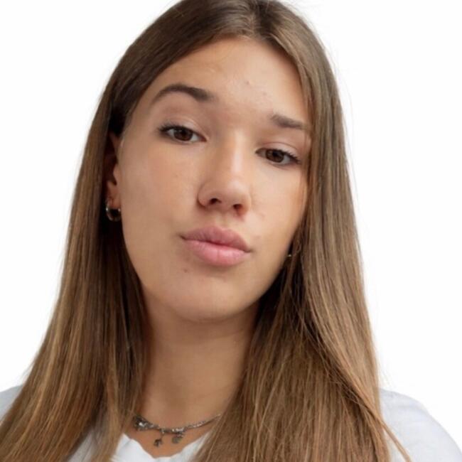 Babysitter in Saint-Paul-Trois-Châteaux: Anael