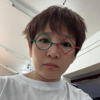Babysitter in Singapore: Maya