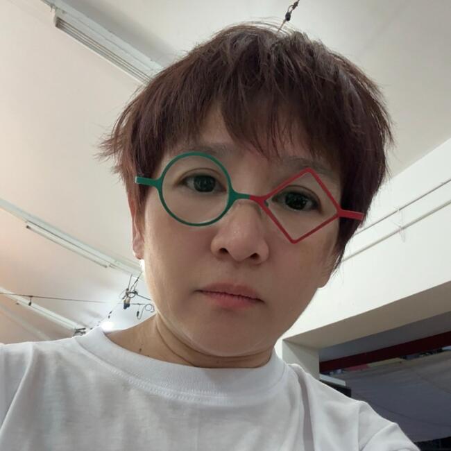 Babysitter in Singapore: Maya