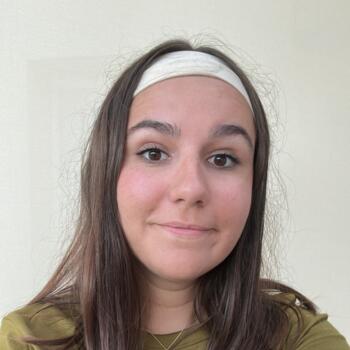 Babysitter in Angers: Alicia