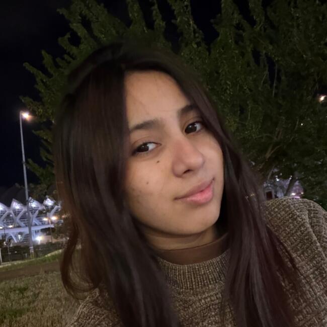 Babysitter in Torrent: Kiara