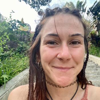 Babysitter in Esperance: Valentina