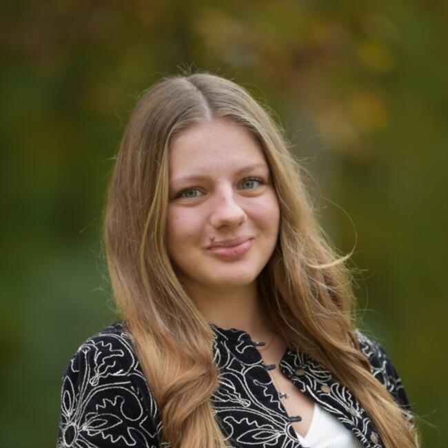 Babysitter in Les Mesnuls: Julie