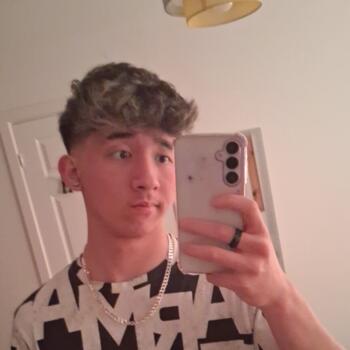 Babysitter in Discovery Bay: Teo