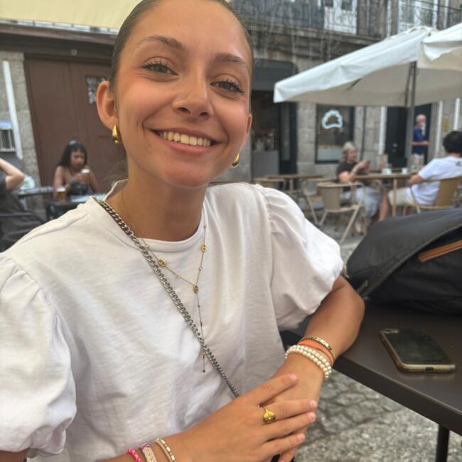 Babysitter in Mantes-la-Jolie: Sara